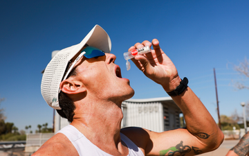 male athlete taking SaltStick FastChews during a run