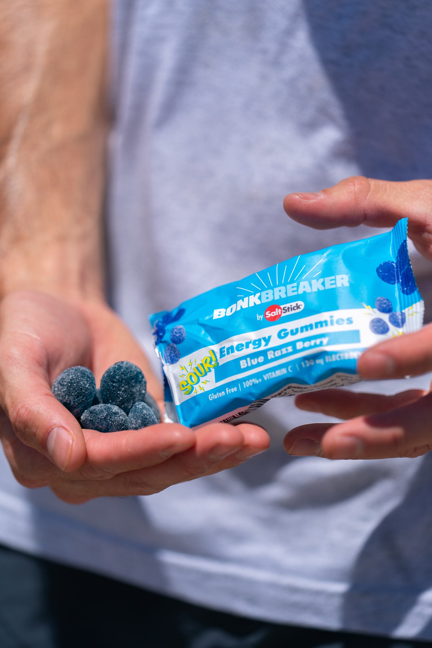 runner holding packet of energy chews